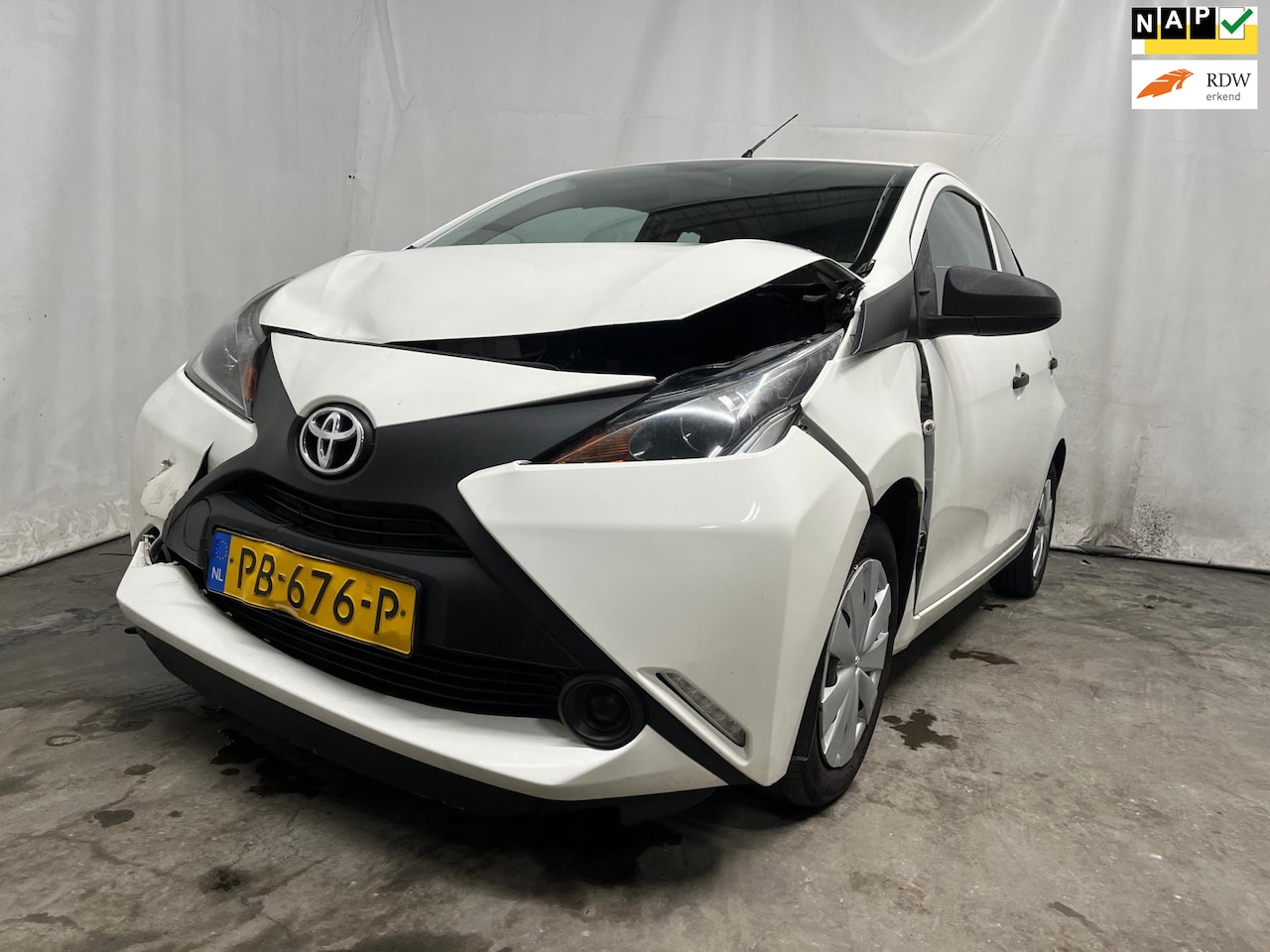 Toyota Aygo - 1.0 VVT-i x-fun - WOK - Frontschade - Airbags defect - AutoWereld.nl