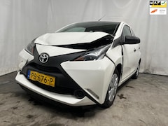 Toyota Aygo - 1.0 VVT-i x-fun - WOK - Frontschade - Airbags defect