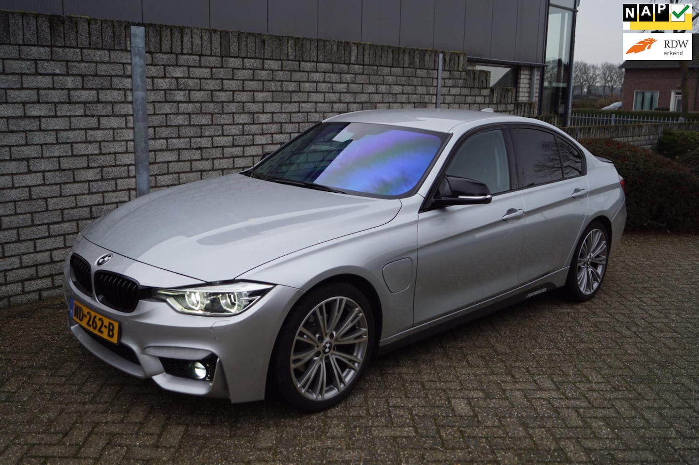 BMW 3-serie - 330e M Sport Uitvoering Autom Sportstoelen Navi Xenon Clima Cruise 2x PDC LMV 19 Inch ENZ - AutoWereld.nl