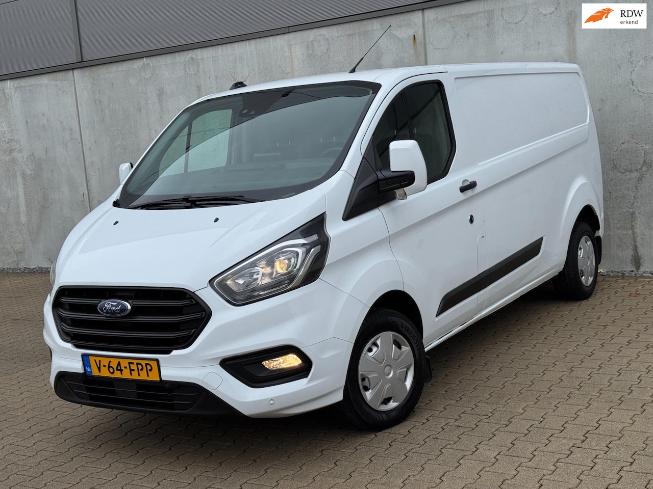 Ford Transit Custom - 300 2.0 TDCI L2 130pk Limited Navi Carplay Cruise Stoelverw. - AutoWereld.nl