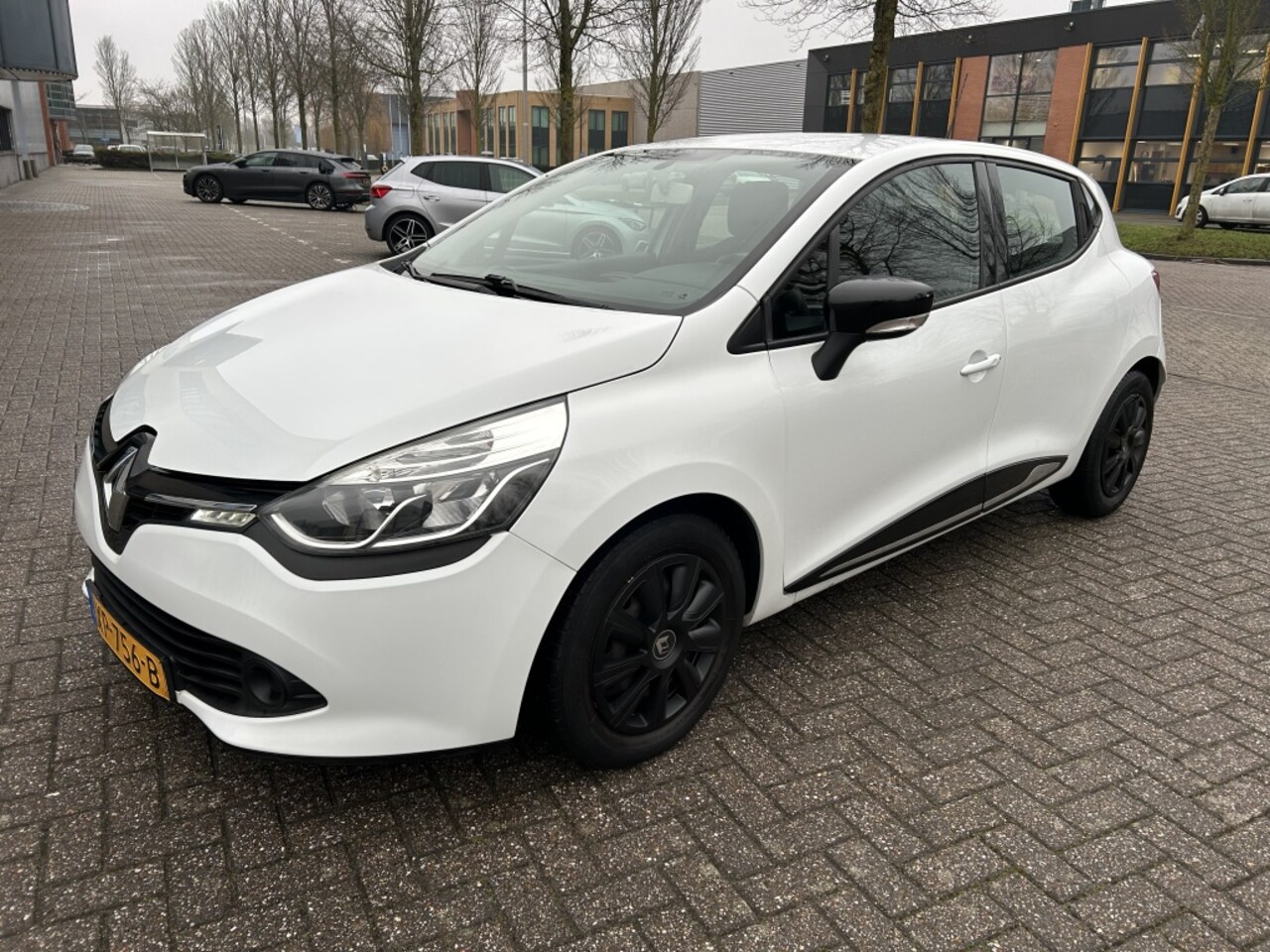Renault Clio - 1.2 Night & Day NAVI CRUISE AIRCO BLUETH. - AutoWereld.nl