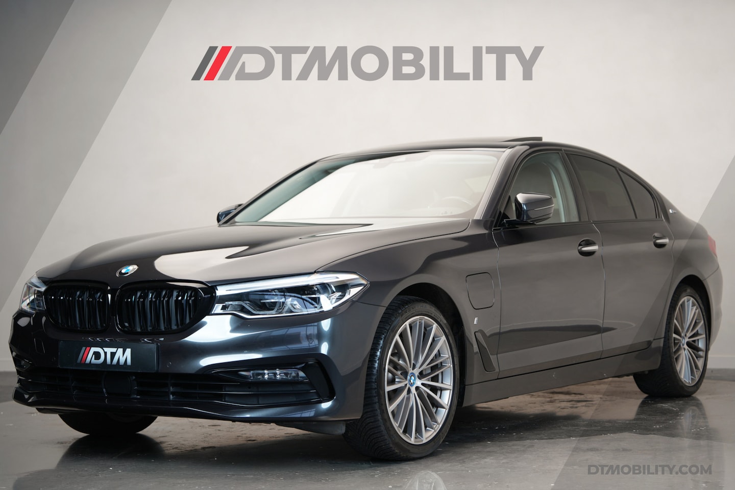 BMW 5-serie - 530e High Executive | Schuifdak | Adaptief cruise - AutoWereld.nl