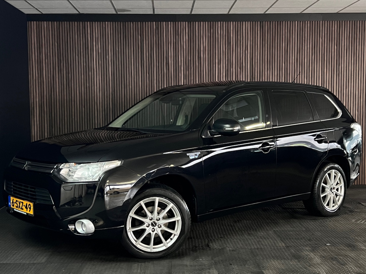 Mitsubishi Outlander - 2.0 PHEV instyle+ ALLE OPTIES/PANORAMADAK/LANE ASSIST/ACC/STOELVERWARMING/KEYLESS ENTRY/ZO - AutoWereld.nl