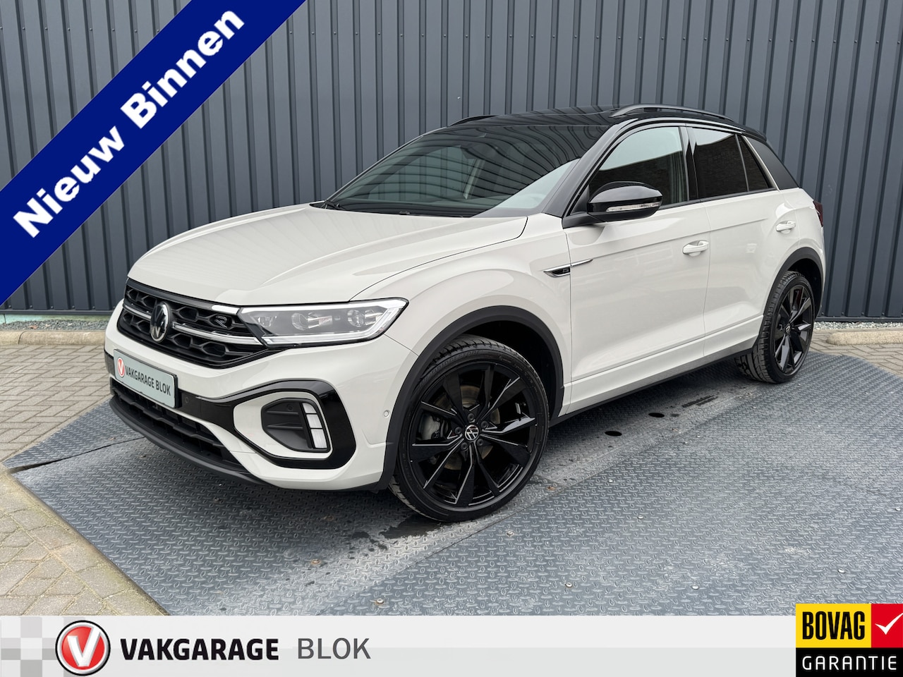 Volkswagen T-Roc - 1.5 TSI R-Line Business | Trekhaak afnb. | Panodak | Keyless | Side Assist | Elk. A-klep | - AutoWereld.nl