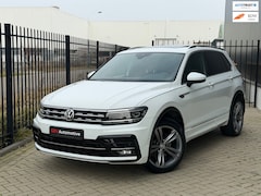 Volkswagen Tiguan - 2.0 TSI 4Motion 3X R-Line Pano Virtual ACC Memory Trekhaak Camera