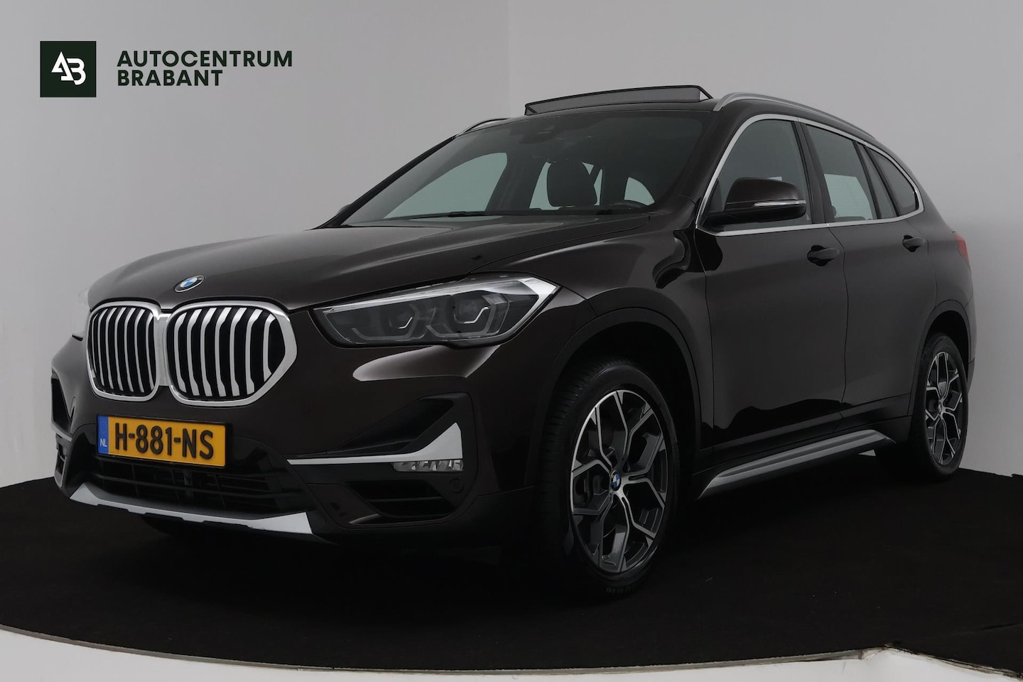 BMW X1 - SDrive20i VDL Nedcar Edition (PANORAMADAK, ACHTERUITRIJCAMERA, STOELVERWARMING, DEALER OND - AutoWereld.nl