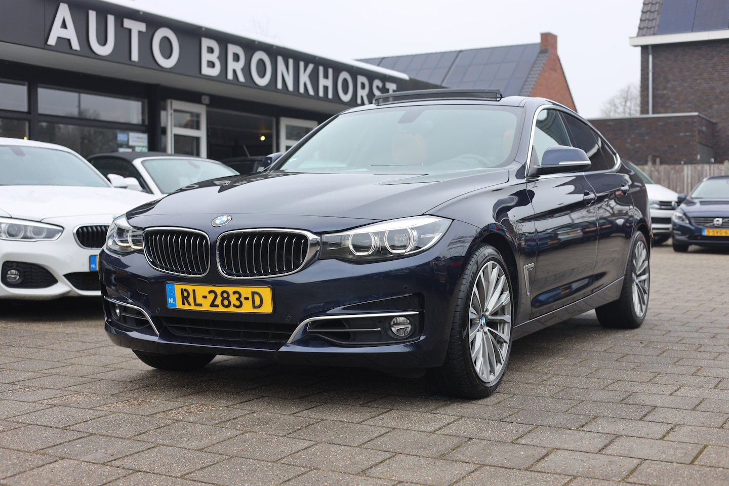 BMW 3-serie Gran Turismo - 320i HIGH EXECUTIVE I PANO I LEDER I 19 INCH - AutoWereld.nl