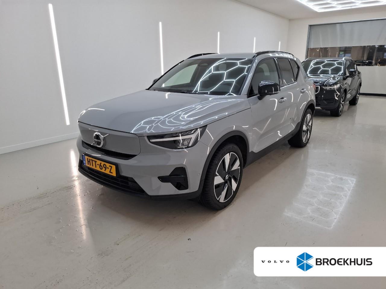 Volvo EX40 - Single Motor Extended Range Plus 82 kWh | Trekhaak | PDC V+A en 360 camera | Keyless Entry - AutoWereld.nl