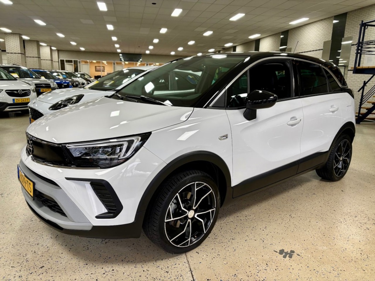 Opel Crossland - 1.2 T Sport 130pk Navigatie PDC ECC PDC Camera LED - AutoWereld.nl