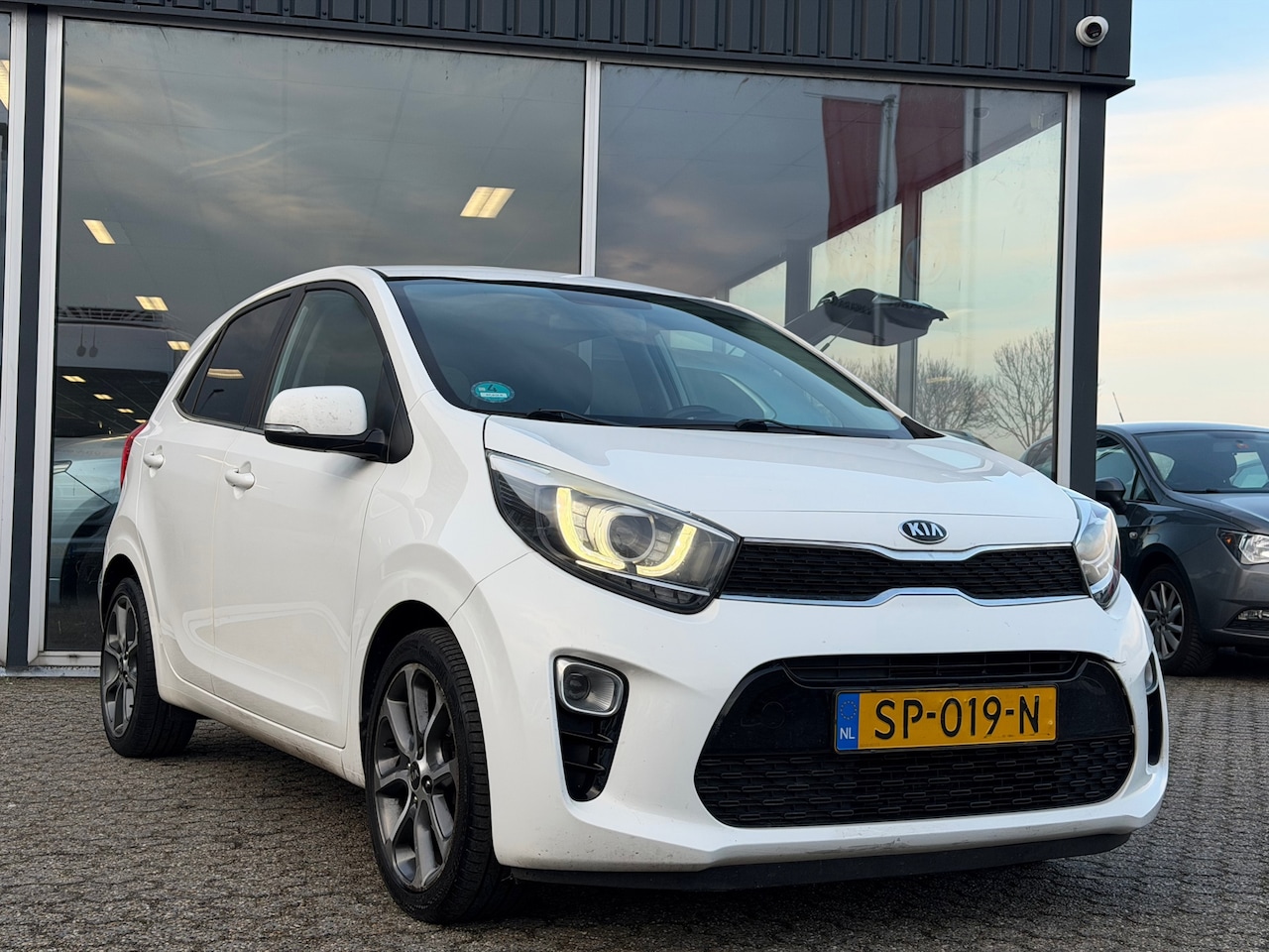 Kia Picanto - 1.0 CVVT Design Edition LED/NAVI - AutoWereld.nl