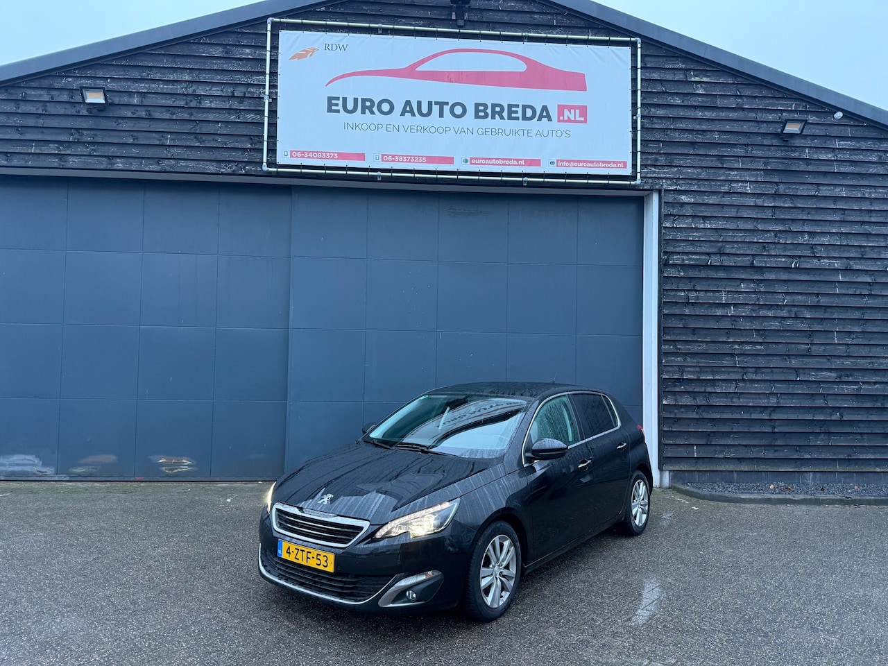 Peugeot 308 - 1.2 PureTech Allure Automaat - AutoWereld.nl