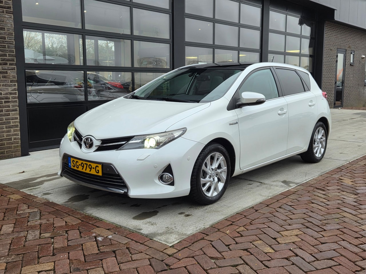 Toyota Auris Touring Sports - 1.8 Hybrid Aspiration | Pano | Leer | Camera | Clima | Navi | - AutoWereld.nl