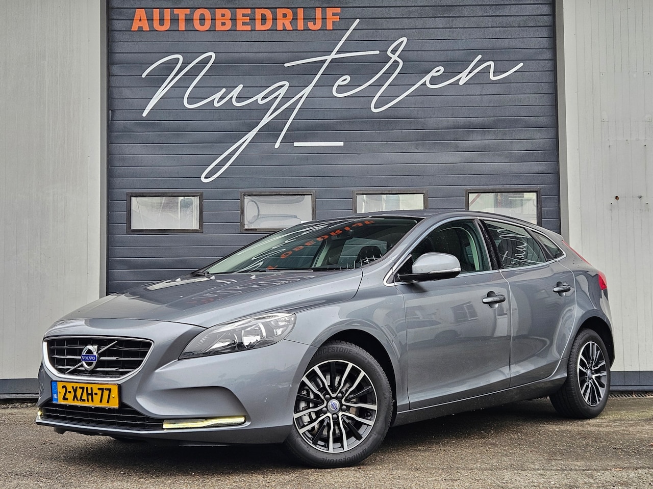 Volvo V40 - 2.0 D4 Summum Business|Navi|Clima|Trekhaak| - AutoWereld.nl