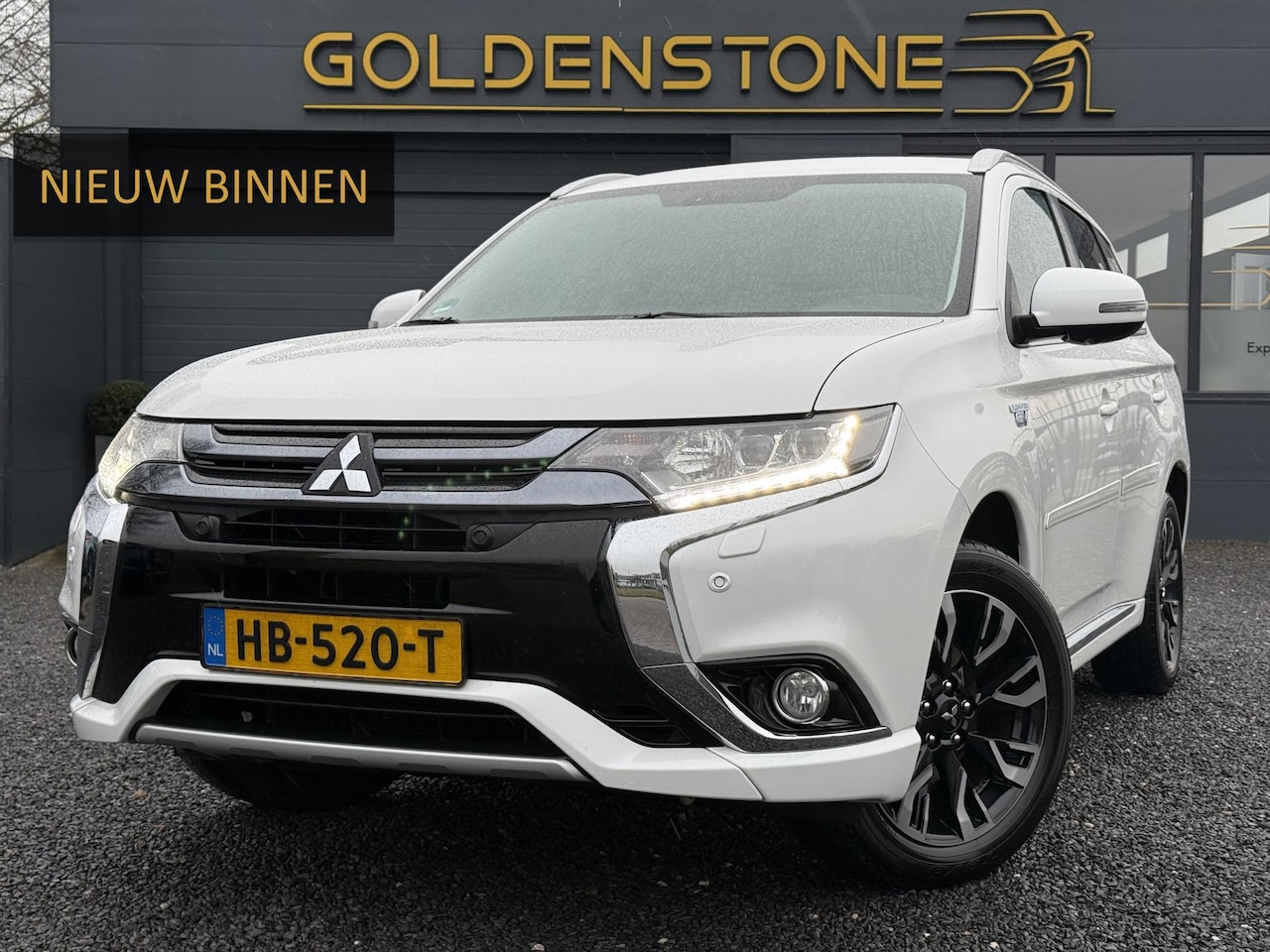 Mitsubishi Outlander - 2.0 PHEV Instyle 360° Camera,Navi,Trekhaak,Leder,Stoelverw,Stuurverw,Dealer Onderhouden,Cl - AutoWereld.nl