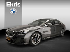 BMW 5-serie - Sedan 530e | M-Sportpakket | LED | Navigatie | Sportstoelen | Chrome line | Active cruise
