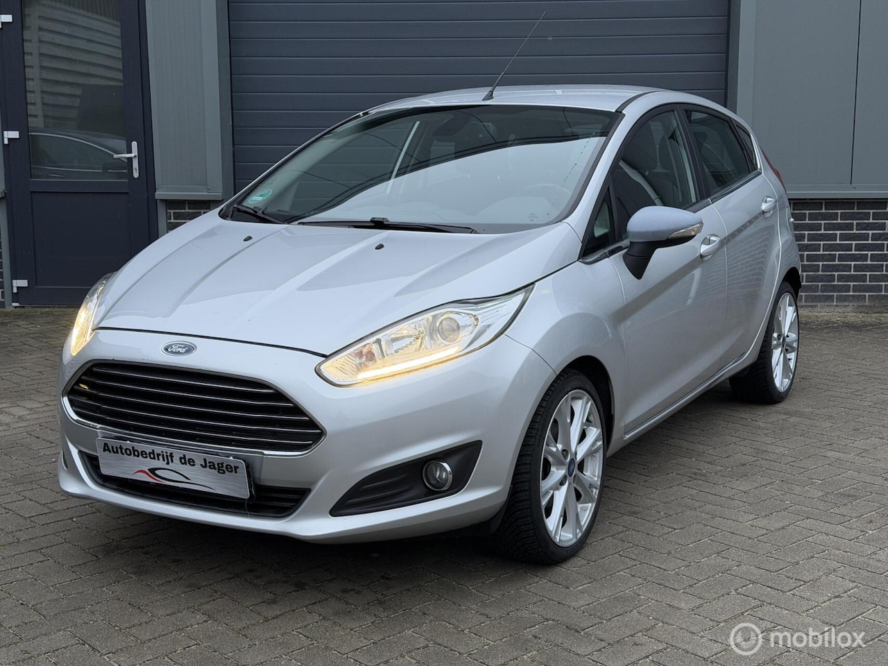 Ford Fiesta - 1.0 EcoBoost Titanium/ O. HIST./ SFEERVERL./ APK - AutoWereld.nl
