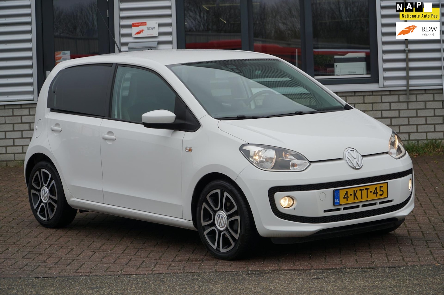 Volkswagen Up! - 1.0 high up! BlueMotion NAVI - AutoWereld.nl