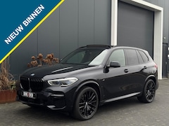 BMW X5 - xDrive40d M PACK PANO KUIPSTOELEN LEDER LED NAVI CAMERA