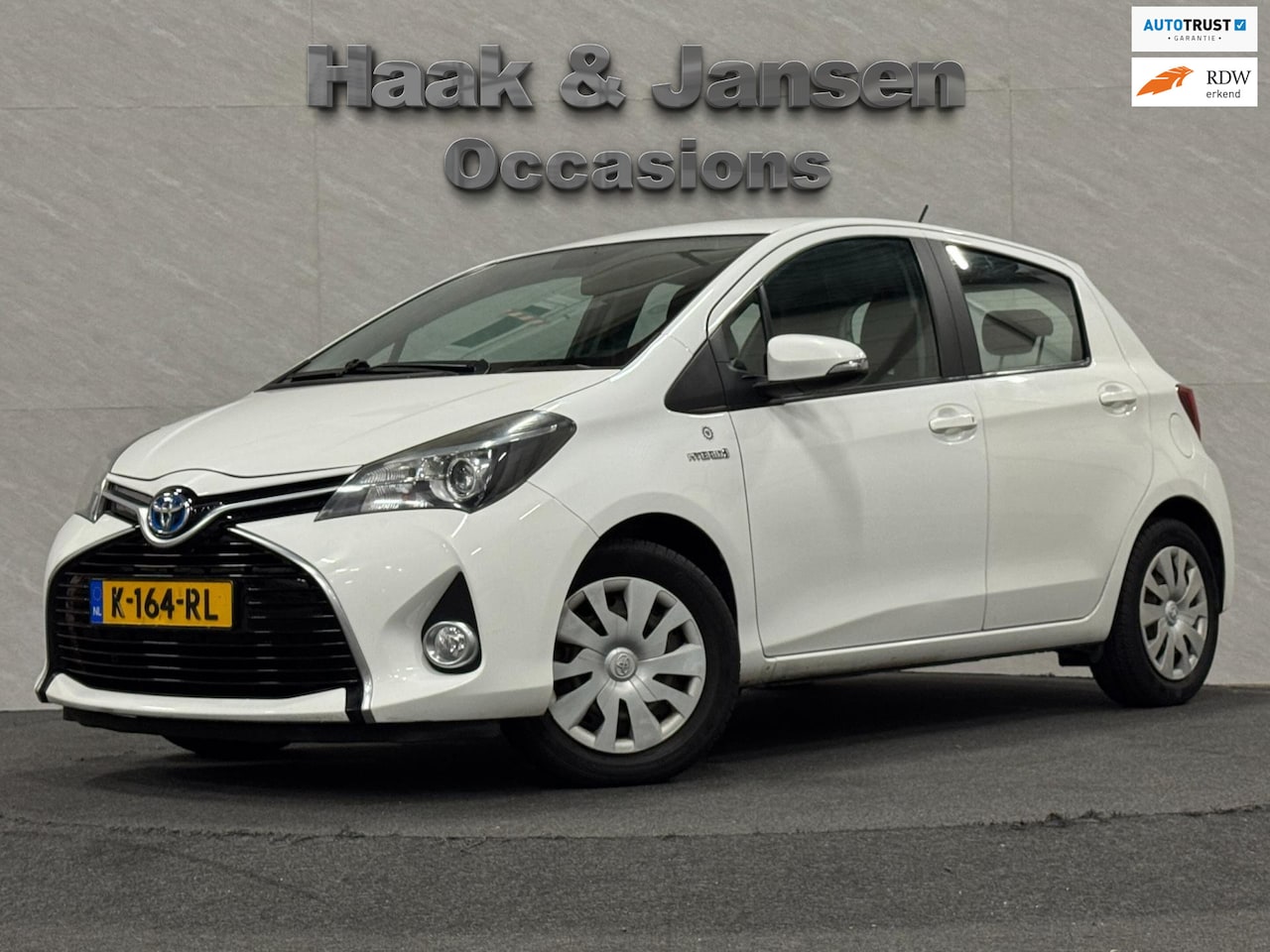 Toyota Yaris - 1.5 Hybrid Comfort Airco Achteruitrijcamera Keyless - AutoWereld.nl