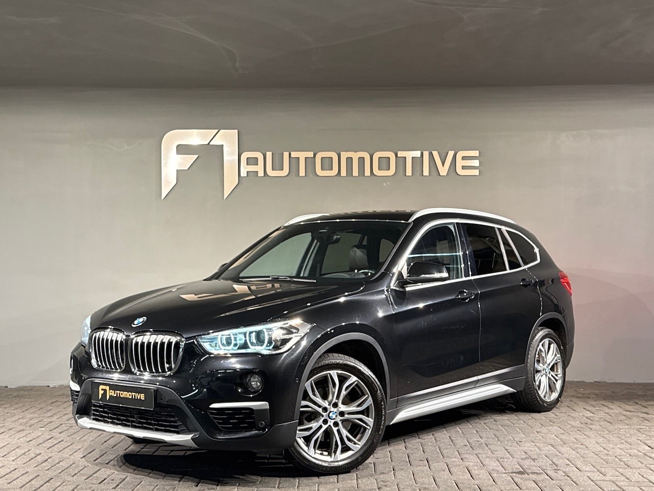BMW X1 - SDrive18i High Executive Trekhaak|Leder|Stoelverwarming - AutoWereld.nl