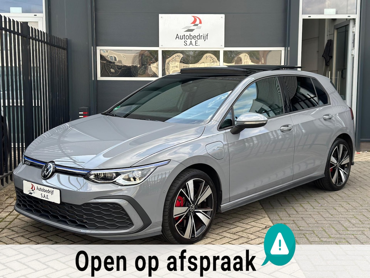 Volkswagen Golf - 1.4 eHybrid GTE 245 pk IQ LIGHT HUD PANO SFEER CARPLAY - AutoWereld.nl