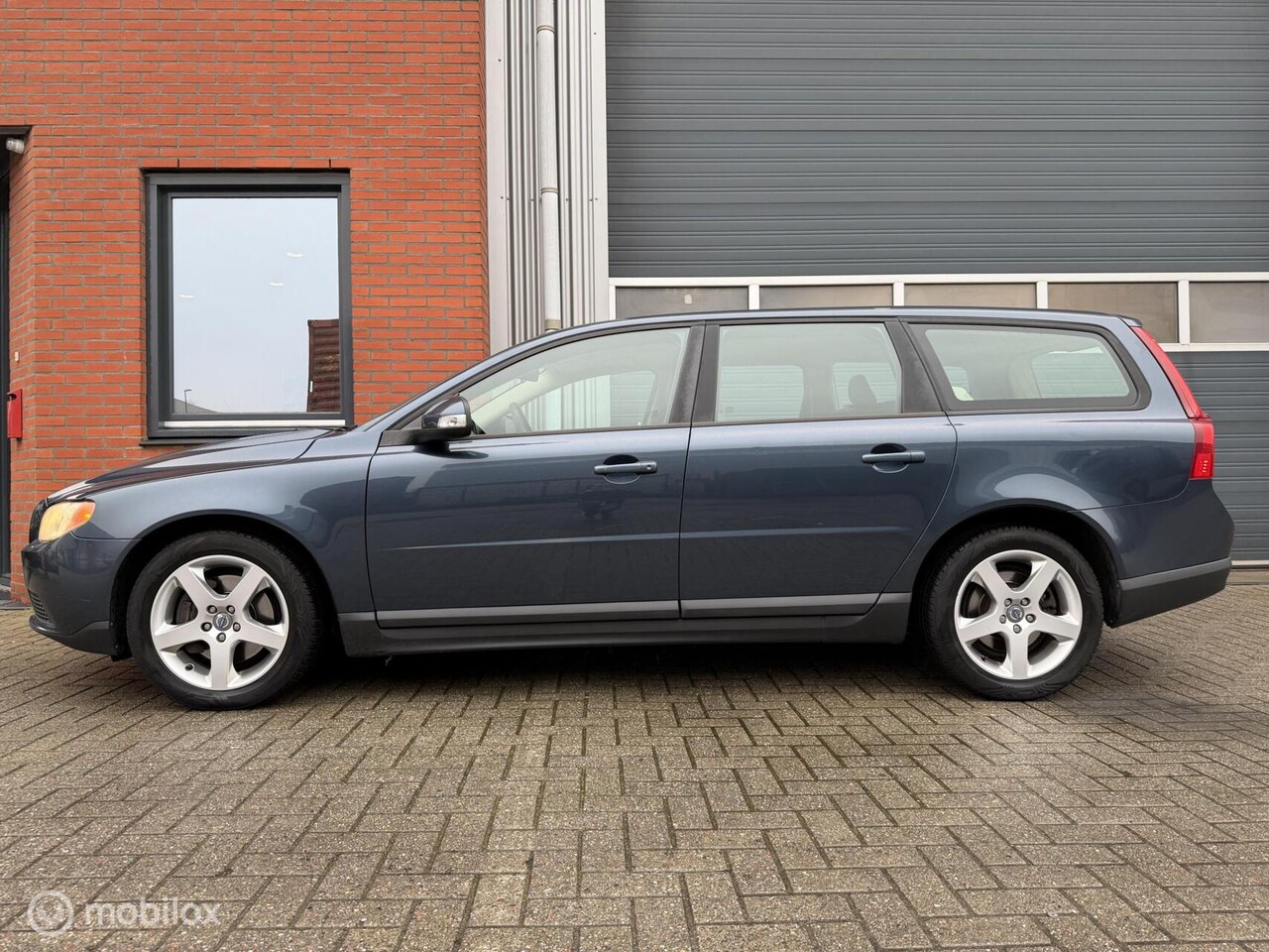 Volvo V70 - 2.5T 200pk - stoelverw. - orig. NL - 17inch - AutoWereld.nl