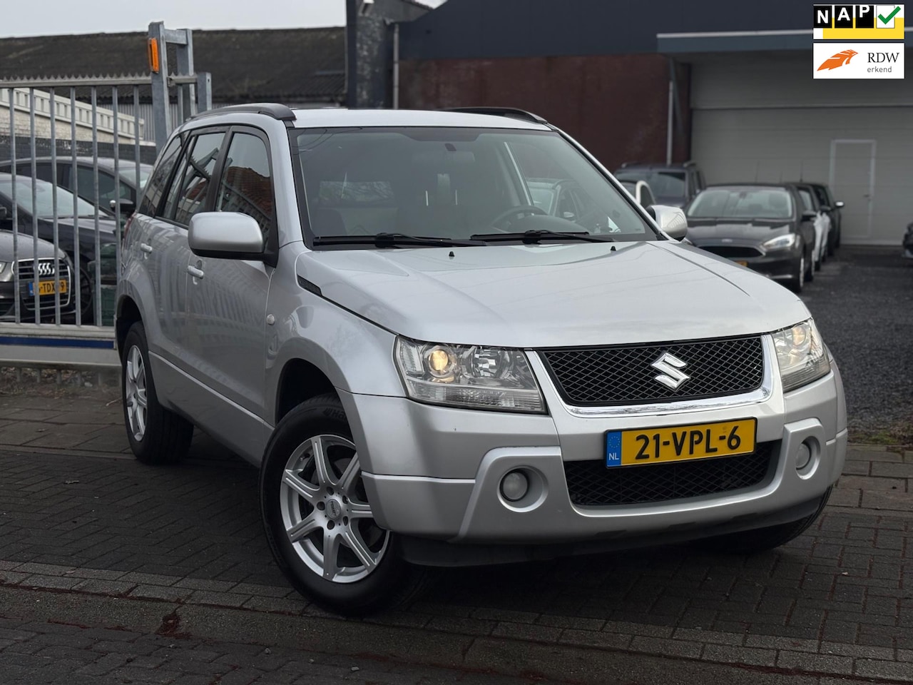 Suzuki Grand Vitara - 2.0 JLX | Grijs kenteken | 4x4 | Automaat | Trekhaak | Climate control | - AutoWereld.nl