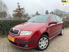 Skoda Fabia Combi - 1.4-16V Elegance , Airco / Cruise / Elec.Pakket / Stuurbekrachtiging. / APK 04-02-2027