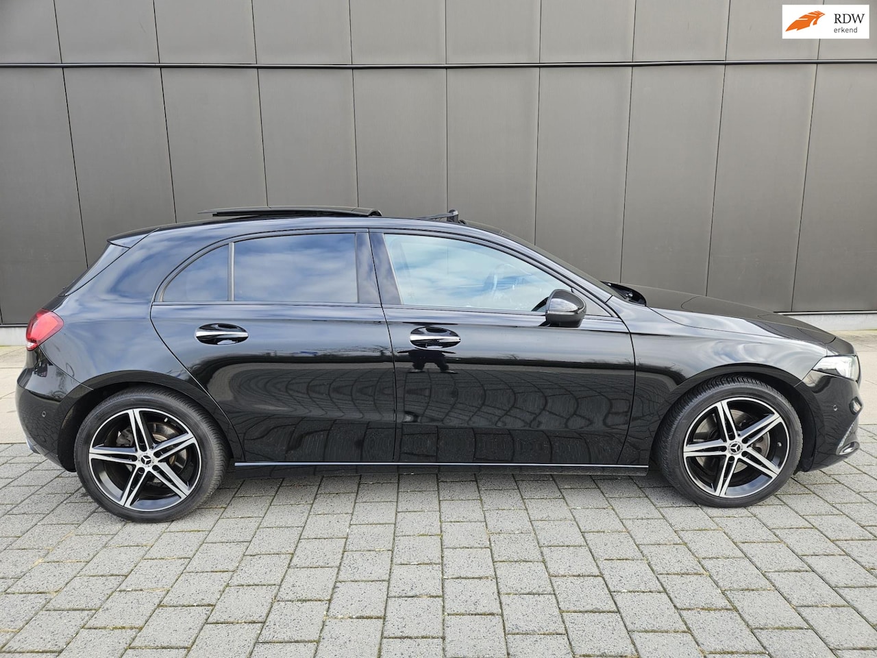 Mercedes-Benz A-klasse - 250 Advantage/ PANO/ BURMESTER/ LEEDER/ CAMERA/ 224PK - AutoWereld.nl