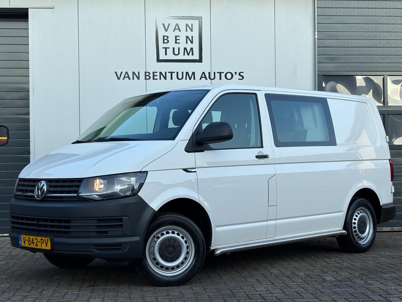 Volkswagen Transporter - T6 2.0TDI L1H1 DC 6-pers. Navi Airco Cruise - AutoWereld.nl