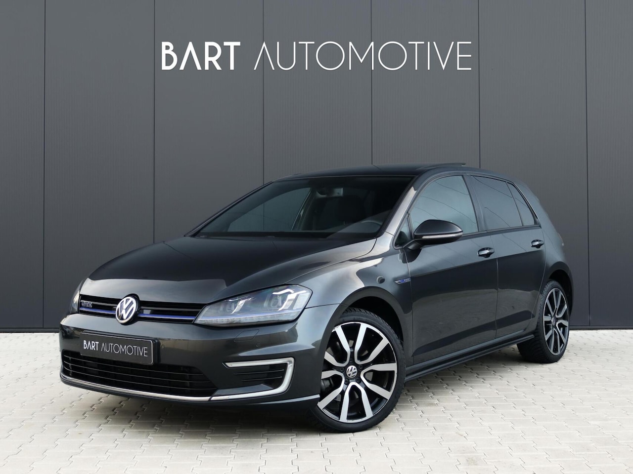 Volkswagen Golf - 1.4 TSI GTE 204PK|Pano|Cruise|Org NL|Trekhaak - AutoWereld.nl