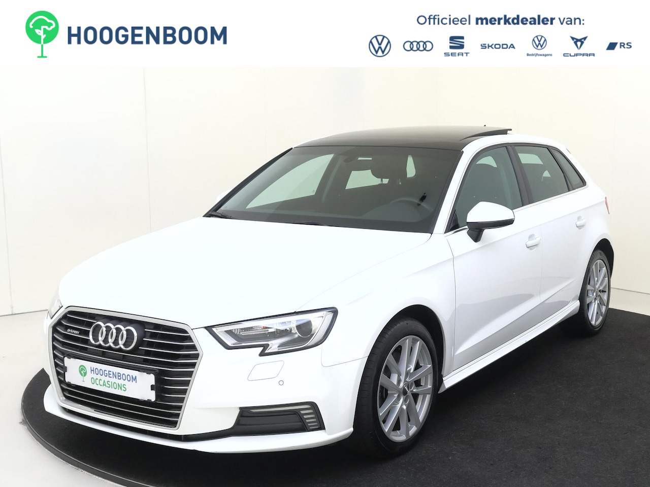 Audi A3 Sportback - 40 TFSI e Business edition | Panoramadak | Digital cockpit | Keyless | CarPlay | Achteruit - AutoWereld.nl