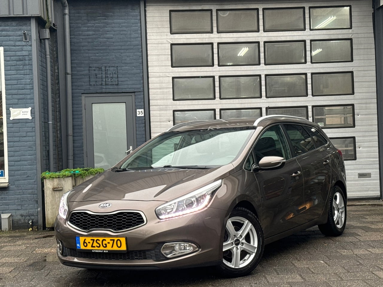 Kia Cee'd Sportswagon - 1.6 GDI BusinessLine | Clima | Camera | Navi | PDC - AutoWereld.nl