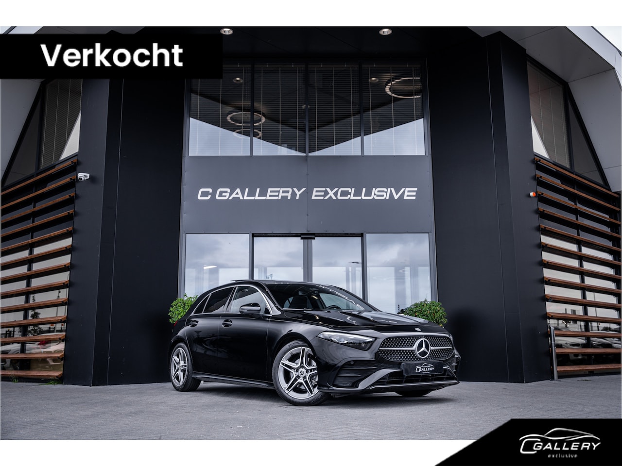 Mercedes-Benz A-klasse - A180 AMG Line - Panorama | Memory | Burmester | 360 Camera | Elek. Trekhaak - AutoWereld.nl