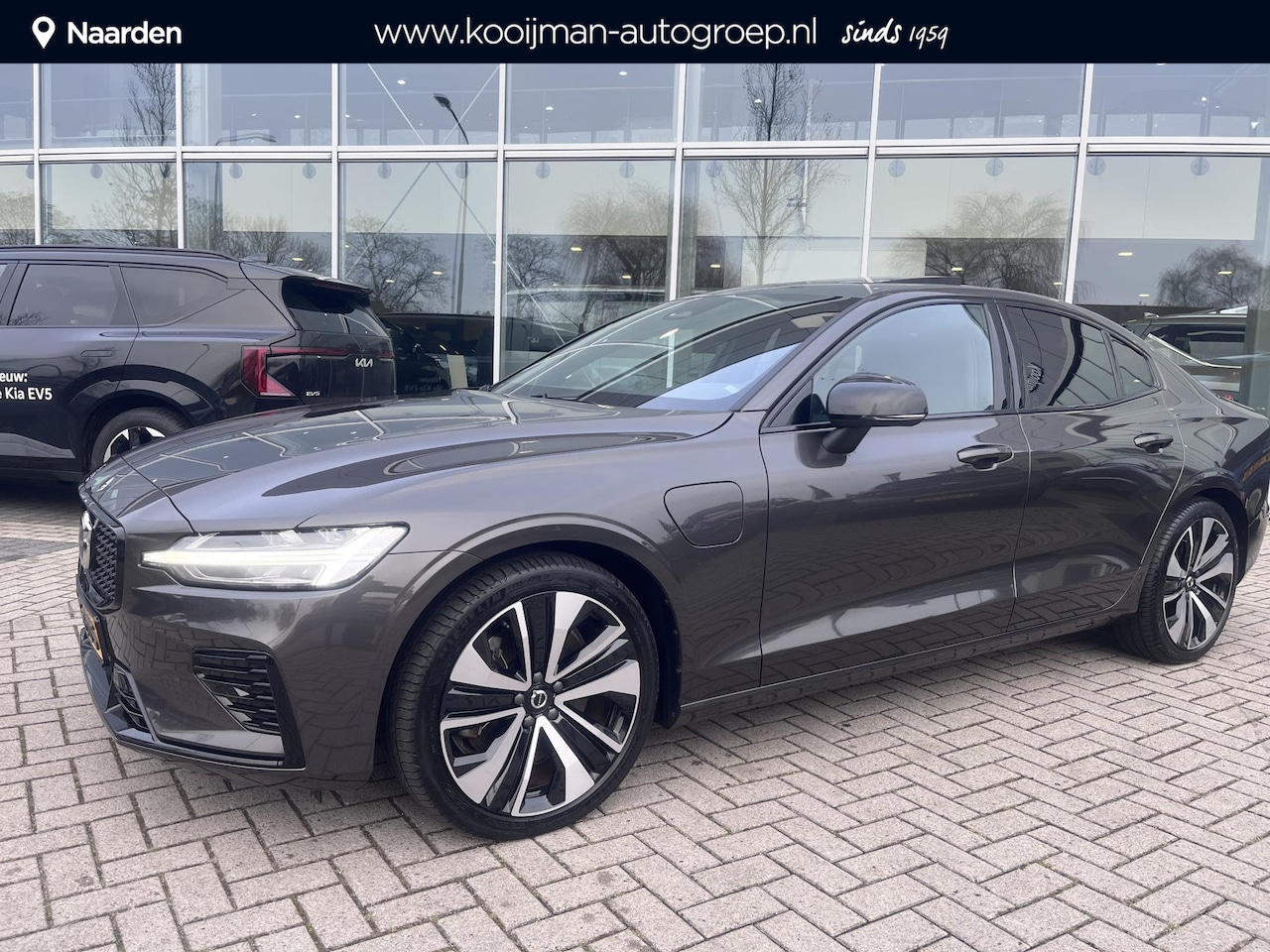 Volvo S60 - Recharge T6 AWD Plus Dark | NL-AUTO | Harman & Kardon | Schuif-/kanteldak | Stoel-& stuurv - AutoWereld.nl