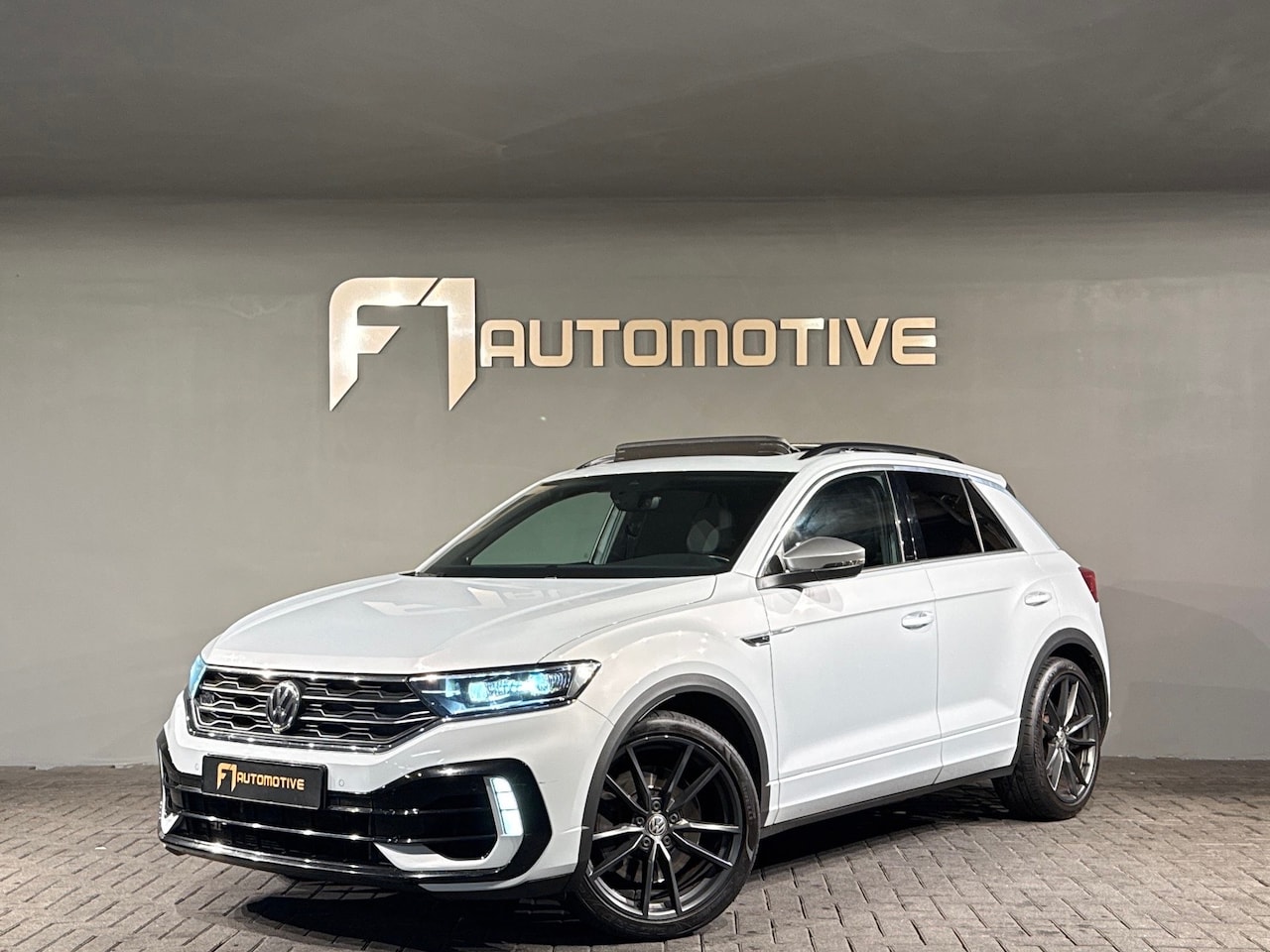 Volkswagen T-Roc - 2.0 TSI 4Motion R Pano|Beats|Keyles|CarPlay - AutoWereld.nl