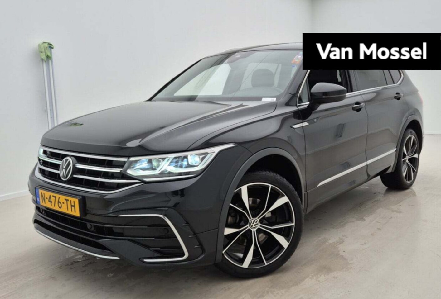 Volkswagen Tiguan Allspace - 1.5 TSI R-Line 7p. 150 PK | Automaat | Elektrisch Panoramadak | Camera | Apple Carplay | A - AutoWereld.nl