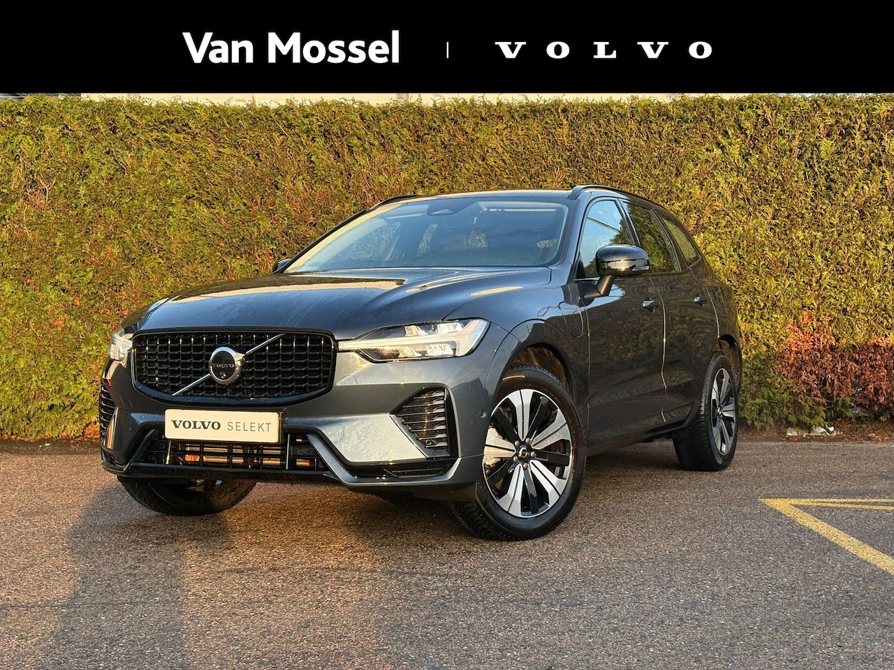 Volvo XC60 - 2.0 T6 Plug-in hybrid AWD Plus Dark | Panoramadak | Trekhaak | 360 Camera | Stoel & Stuur - AutoWereld.nl