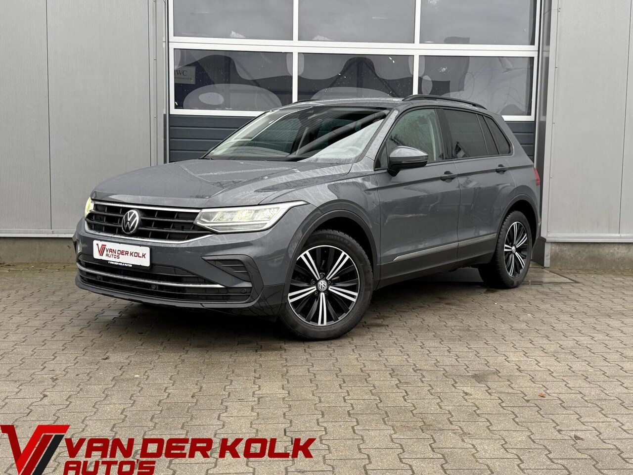 Volkswagen Tiguan - 1.5 TSI Life Automaat | Adaptive Cruise | CarPlay | Stuur/Stoelverwarming | LED | Navigati - AutoWereld.nl