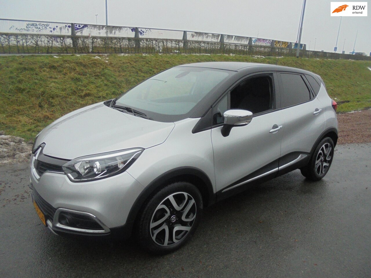 Renault Captur - Renault Captur 0.9 benzine airco lmv trekhaak navigatie 67.000km - AutoWereld.nl