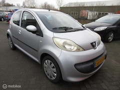 Peugeot 107 - 1.0-12V XS