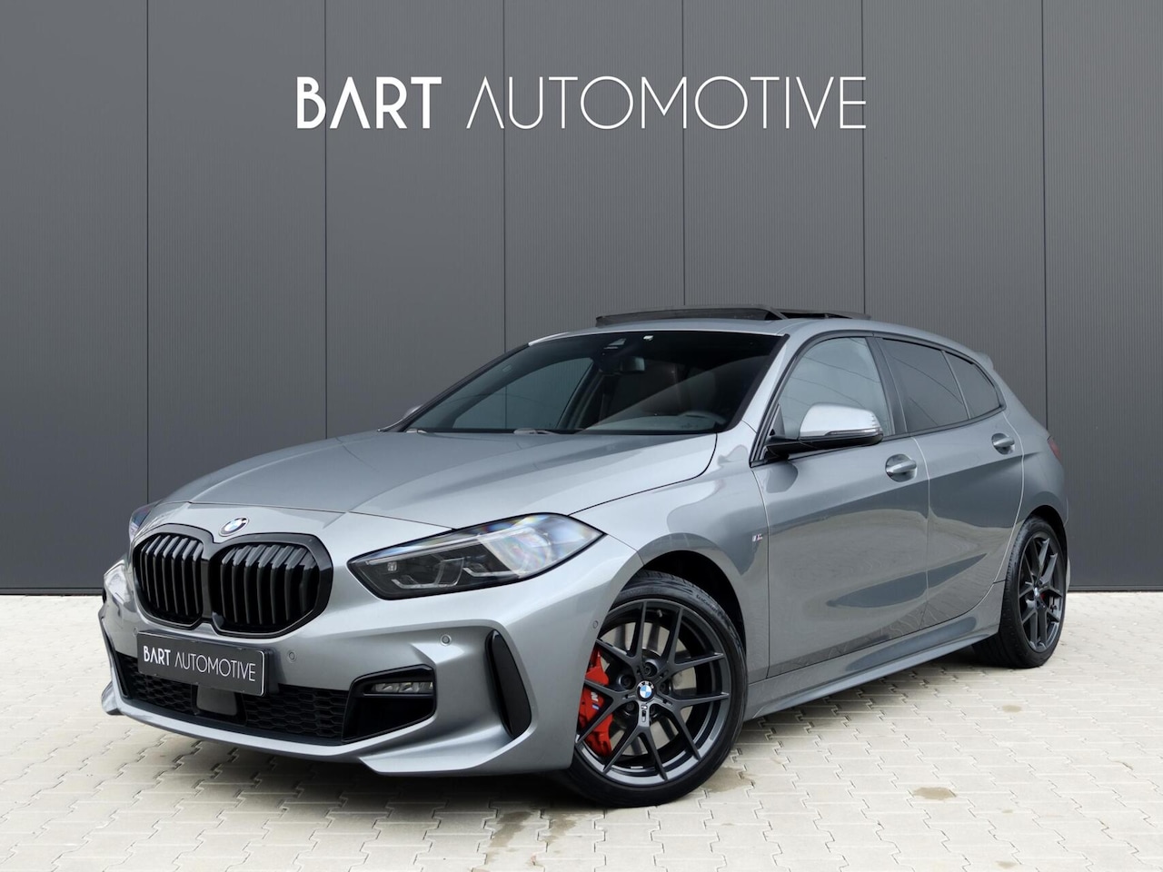 BMW 1-serie - 118i High Executive M Pakket|Camera|Pano|M-Performance remmen - AutoWereld.nl