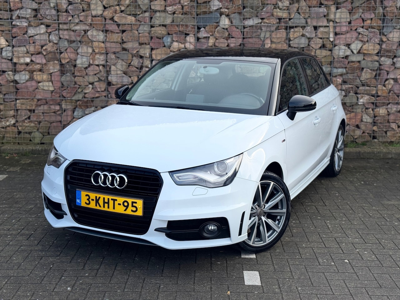Audi A1 Sportback - 1.2 TFSI Admired S-Line Xenon NAP/ 1ste Eigenaar - AutoWereld.nl