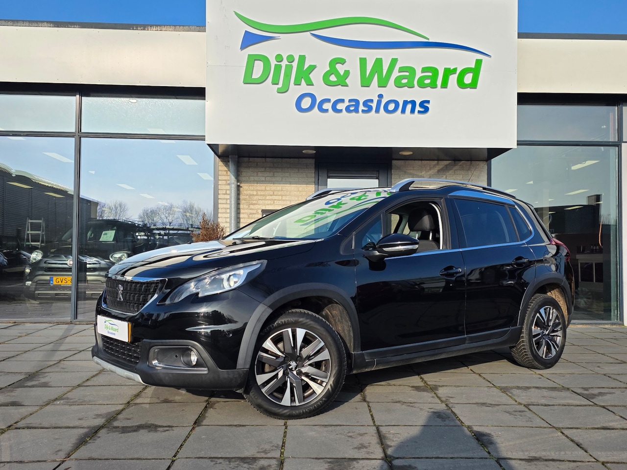 Peugeot 2008 - 1.2 PureTech Allure Automaat – Panoramadak – Camera – Half-leder - AutoWereld.nl