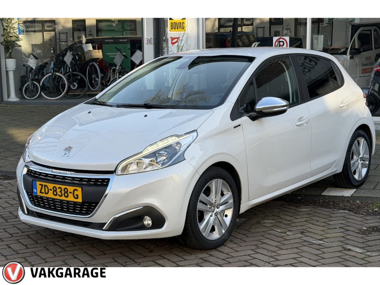 Peugeot 208 - 1.2 PureT. Signature - AutoWereld.nl
