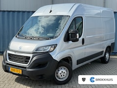 Peugeot Boxer - 330 2.2 BlueHDi 120 L2H2 Premium | Achteruitrijcamera | All-season banden | Bestuurderssto