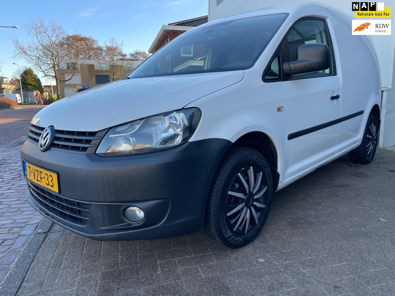 Volkswagen Caddy - 1.6 TDI/Marge/Automaat/Airco/Cruise-c/Goed-onderhouden/Mooie Caddy/Trekhaak - AutoWereld.nl