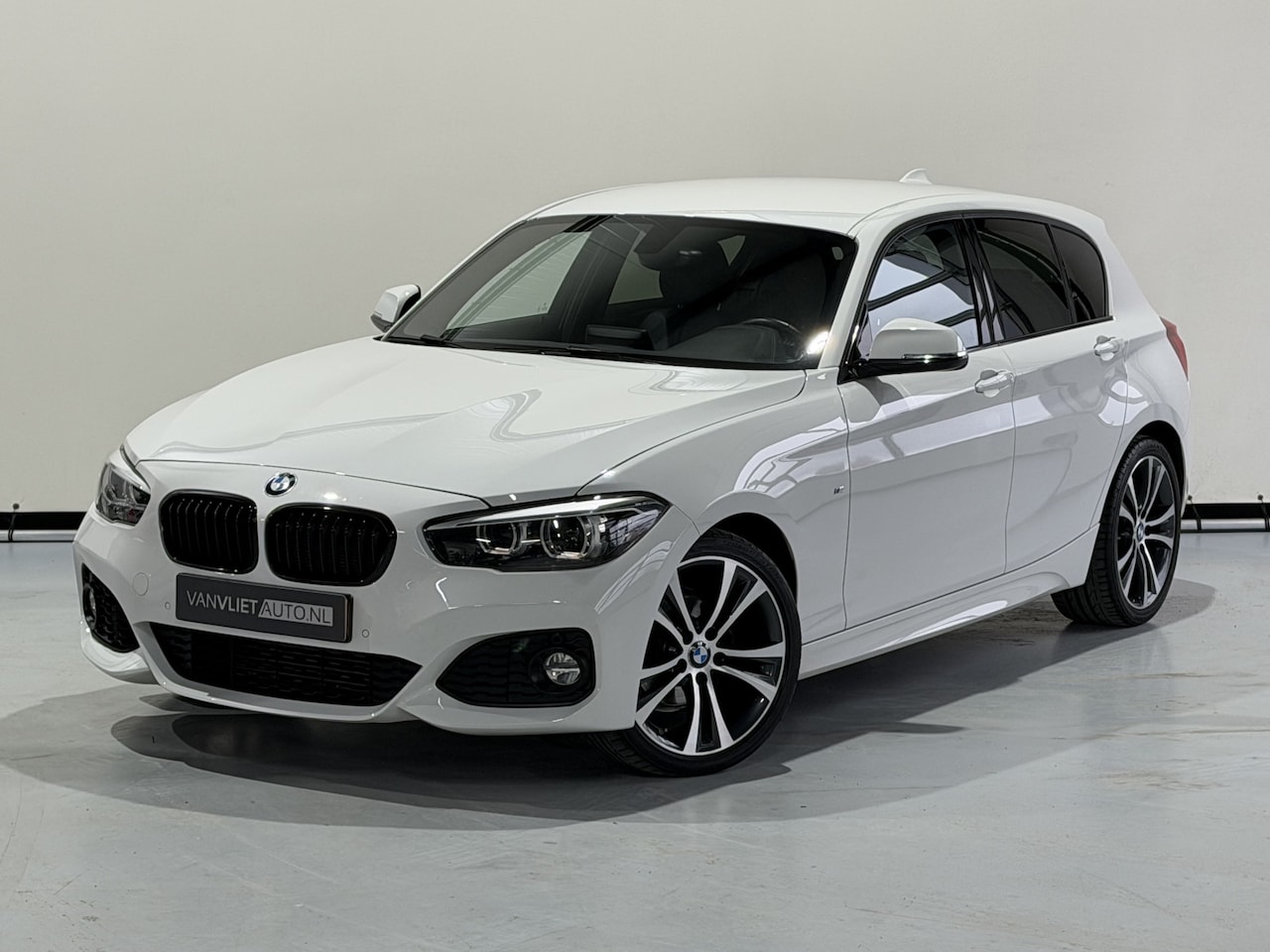 BMW 1-serie - 118i Edition M Sport HIGH Exe / Automaat / Leder / LMV - AutoWereld.nl