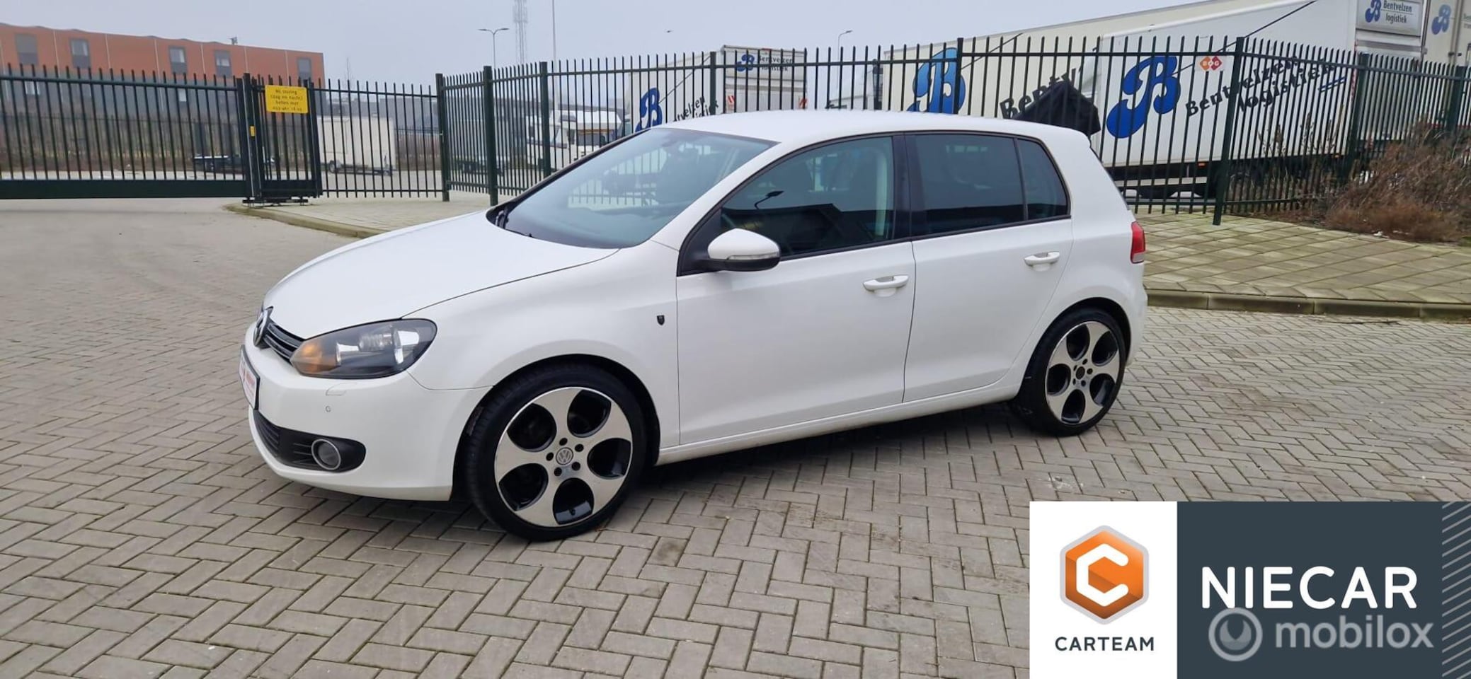Volkswagen Golf - 1.4 TSI GTI-look DSG/Airco/PDC/Trekhaak - AutoWereld.nl
