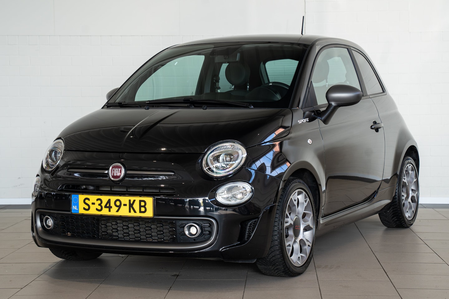 Fiat 500 - 1.0 Hybrid Sport | Panoramadak | Navigatie | Parkeesensoren | Apple Carplay & Android Auto - AutoWereld.nl